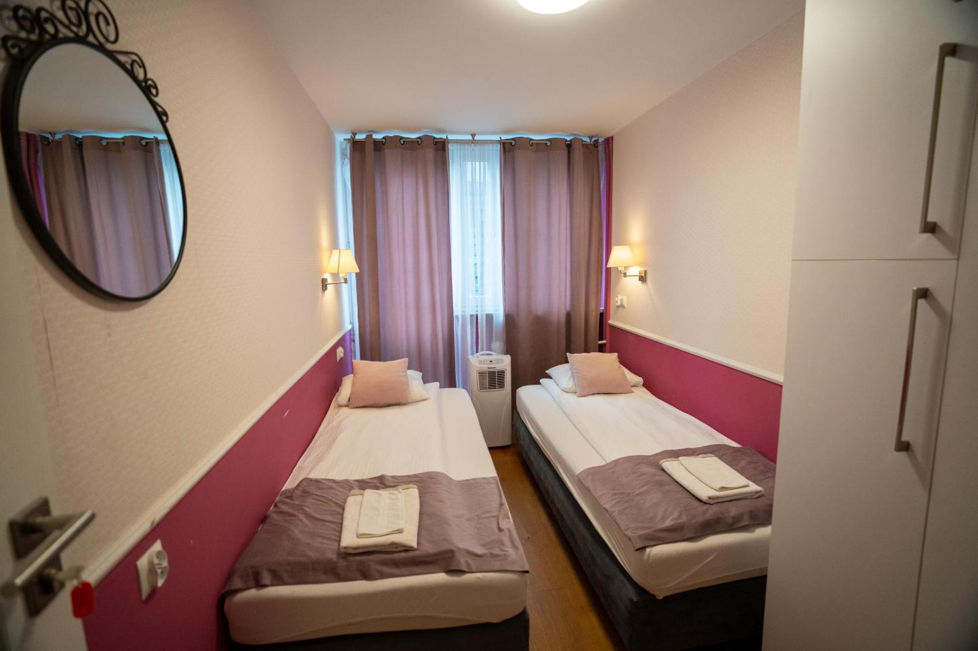 Apartament Hotel Grzybowska 9 วอร์ซอ ภายนอก รูปภาพ